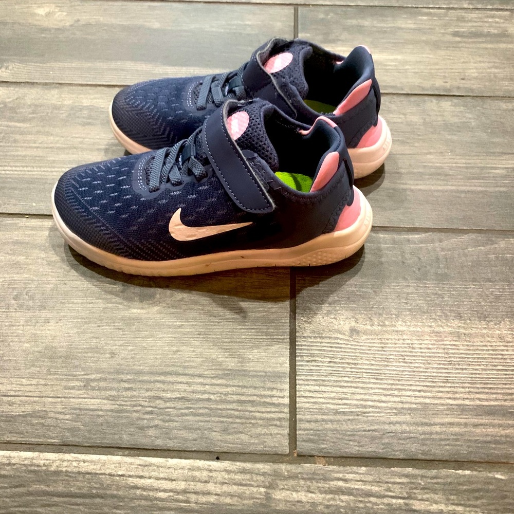 Nike girls grey and pink sneakers